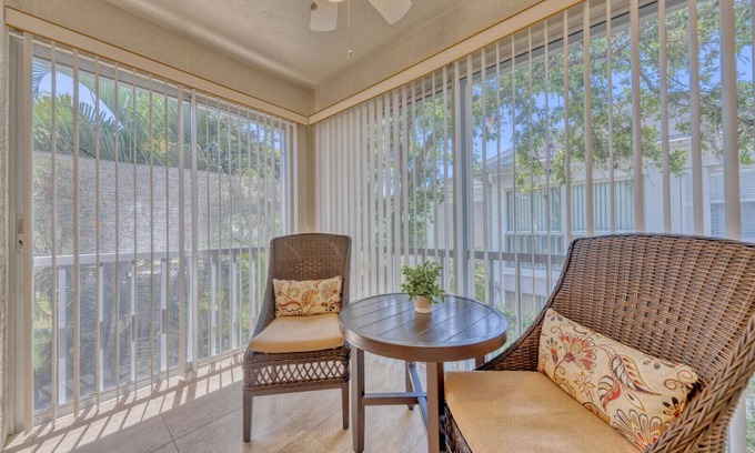 Braden River Condo | Corporate Rental on Corner of I-75 and University Parkway 15 min to Siesta Key