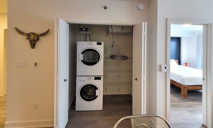 Brossard Apartment | Corporate Stays - Blum - Stunning 1 Bedroom Apartment