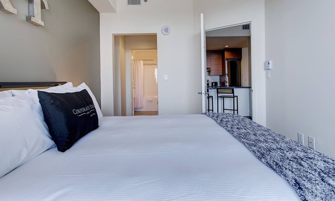 Ville-Marie Apartment | Corporate Stays | Le V | Modern Studio