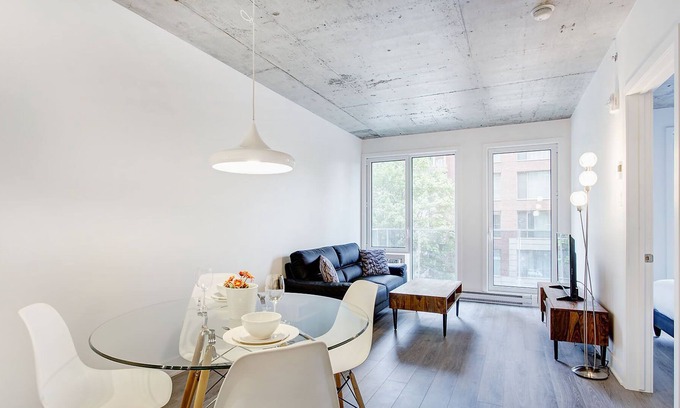 Chinatown Apartment | Corporate Stays | Livmore | Perfect Downtown Spot 1 BR