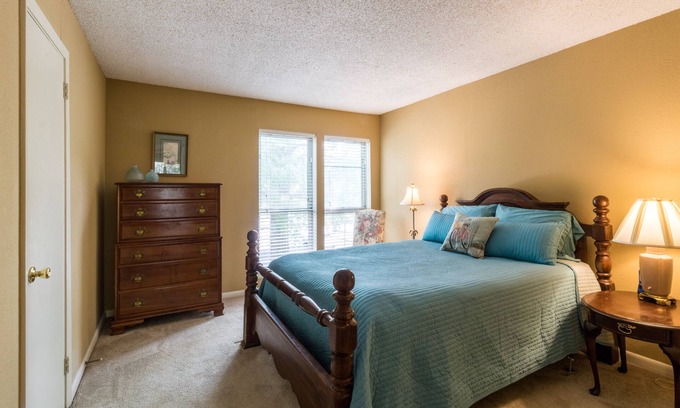 Ellendale Condo | Corporate style rental 30 day minimum