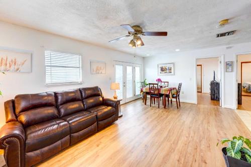 South Side House | Corpus Christi Extended Stay - 7 Mi to Beach!