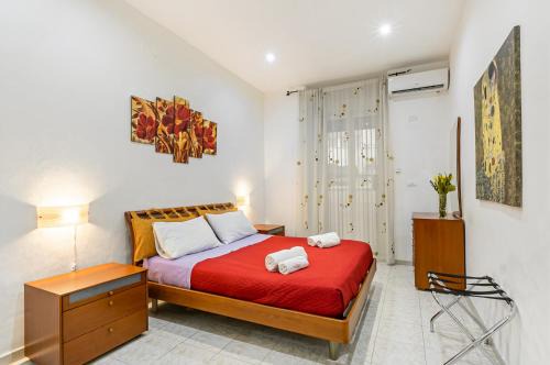 Corso dei Mille - Sant'Erasmo Apartment | Corso dei Mille Railway Apartment