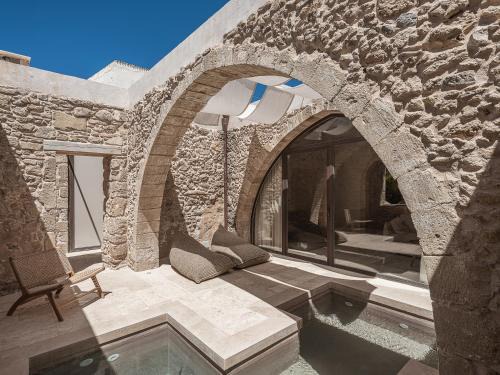 Kaliviani Villa | Corte Interna, free heated pool