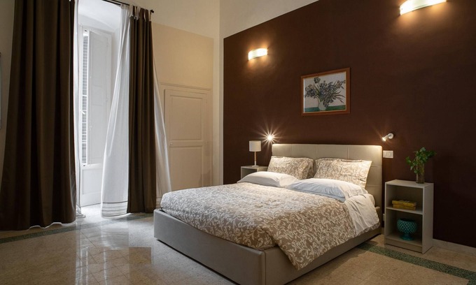 Municipio 2 Apartment | Corte Nicolaiana con Balcone by Wonderful Italy
