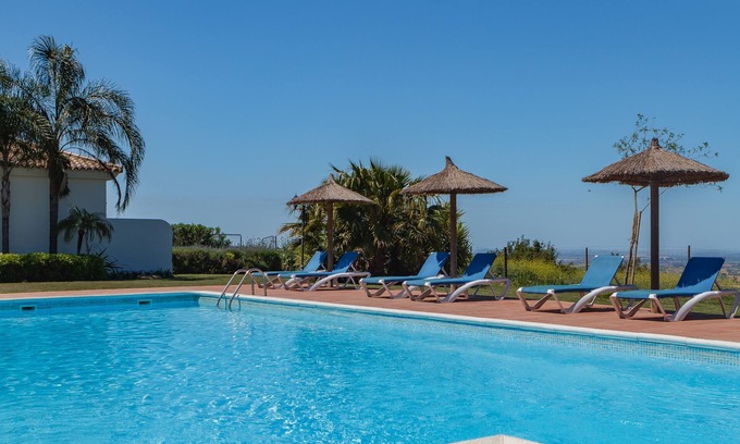 Arcos de la Frontera Cottage | Cortijo Escondido, large estate with pool