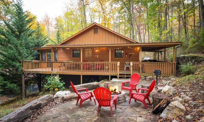 Cosby Cabin | Cosby Rustic Treat! W/Wrap Around Porch, Hot Tub, WiFi, & a Rock Fire-Pit!