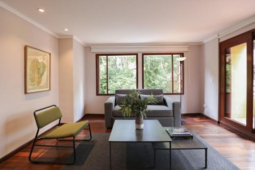 Financial District Apartment | Cosmopolitan Comfort Loft in Zona G 401