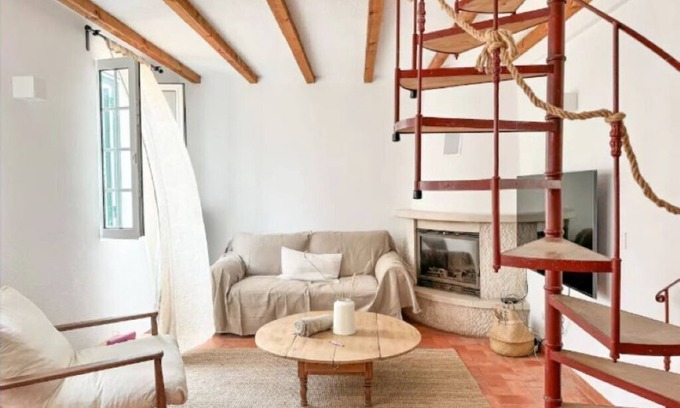 Costa de Caparica Villa | Costa INN | Cozy retreat with pool by the beach by Homeful