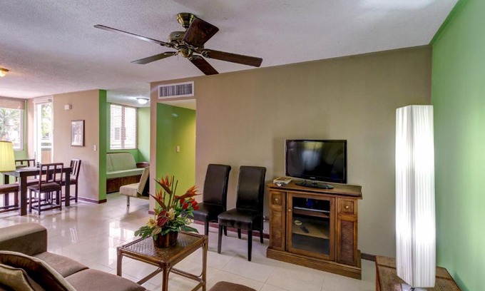 Barrio Santa Lucia Apartment | Costa Linda 804