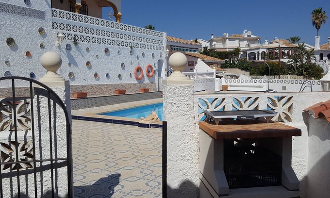 Fuengirola Ski Chalet | costabonita. Beachfront villa with all the amenities