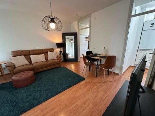 Itainen District Apartment | Costal Stay with Forest Views