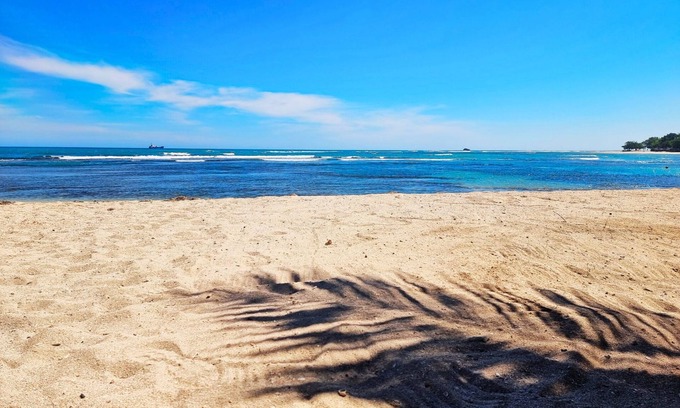 Costambar Apartment | Costambar Beachfront Stay With Pool