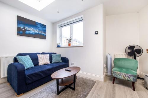 Balham Apartment | Cosy 1 Bed apartment with FREE PARKING close to Underground station zone 2 for quick access to Central London up to 5 guests