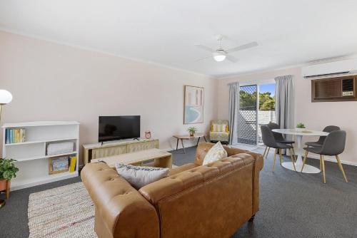 Marion Apartment | Cosy 1-Bed Retreat with Balcony in Marion