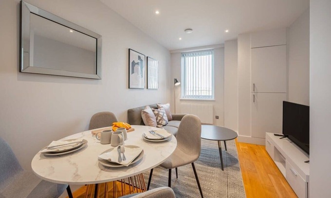 Eastleigh Apartment | Cosy 1 Bedroom Apartment in the Heart of Eastleigh