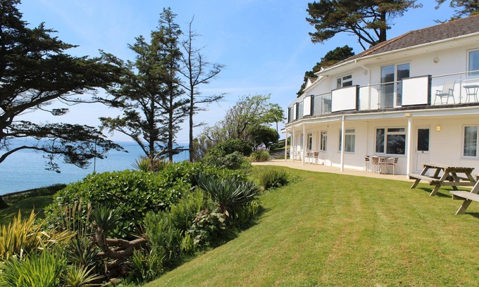 Seaton Apartment | Cosy 1 Bedroom Apartment with Fantastic Sea Views