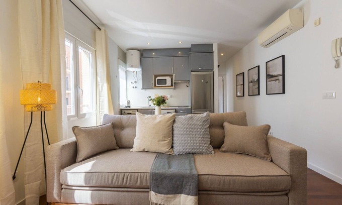 Ciudad Lineal Apartment | Cosy 1 Bedroom Apartment - Madrid