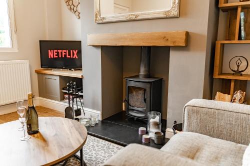 Chester House | Cosy 2 bed cottage in charming village of Christleton - For up to 5