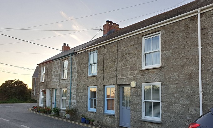 Castallack Cottage | Cosy 2 bed cottage, parking 10m away, 1 mile from Mousehole and beach
