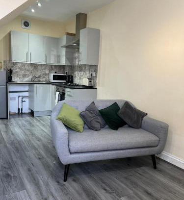 Newham Apartment | Cosy 2 Bed House in East Ham