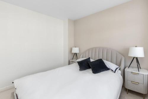 Wyken Apartment | Cosy 2-Bed Retreat with Great Location