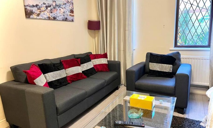 St. Dunstan's Apartment | Cosy 2 bedroom Detached House in Central London