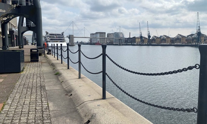 Docklands Apartment | Cosy 3 bed Penthouse in Royal Docks London