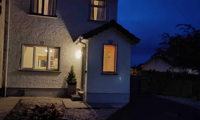 Newry House | Cosy 3 Bedroom City Centre Home With Garden