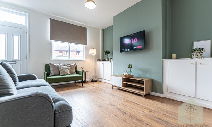 Bickershaw Apartment | Cosy 3 Bedroom house in Wigan