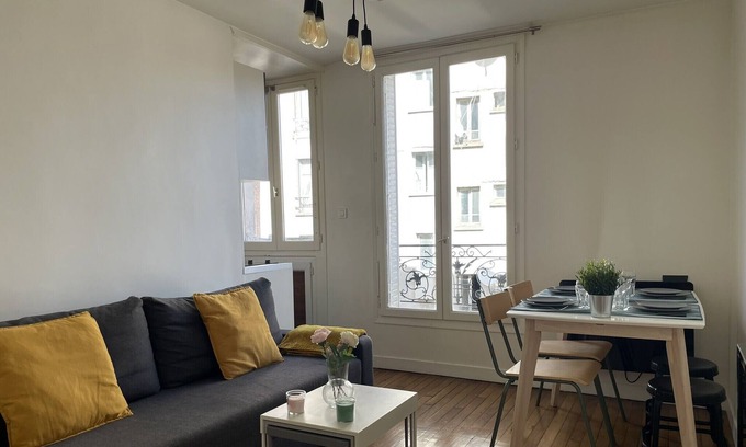 Pantin Apartment | Cosy 30 m² love cocoon in Pantin