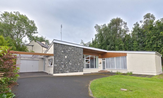 Helen's Bay House | Cosy 4BR in Helens Bay β
5 min walk to beach π