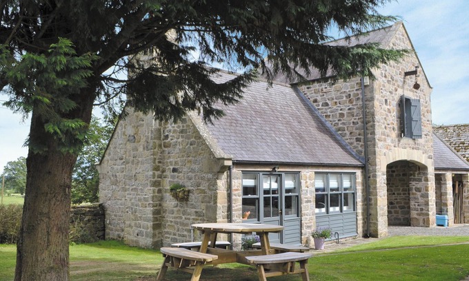 Hallington Cottage | Cosy accommodation with wood burning stove in the grounds of Bitchfield Tower.
