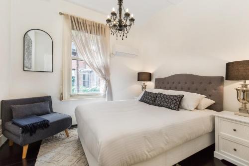 Chinatown Apartment | Cosy and Central City Studio Near Attractions