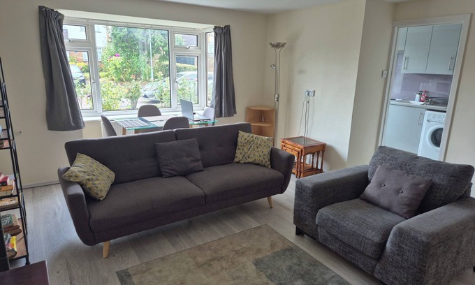 Borehamwood Apartment | Cosy and comfortable in Borehamwood