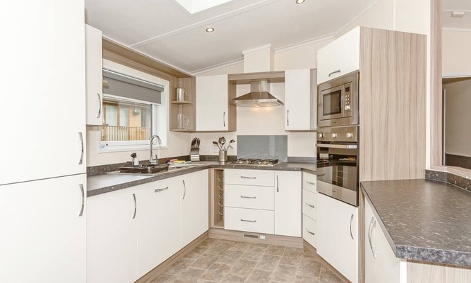Aysgarth Ski Chalet | Cosy and contemporary semi-detached lodge with one double with en suite shower.