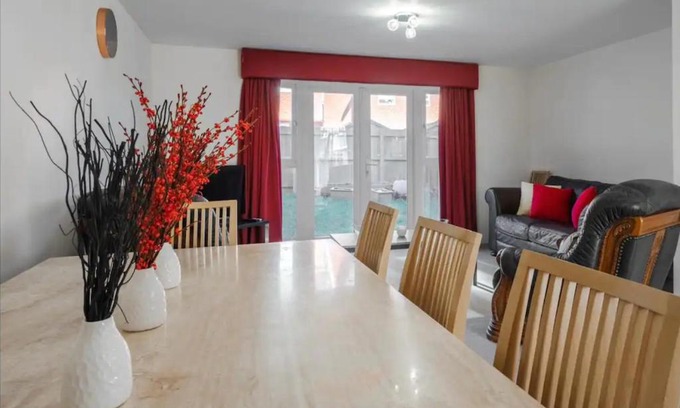 Everton House | Cosy and modern home in central location Pass the Keys