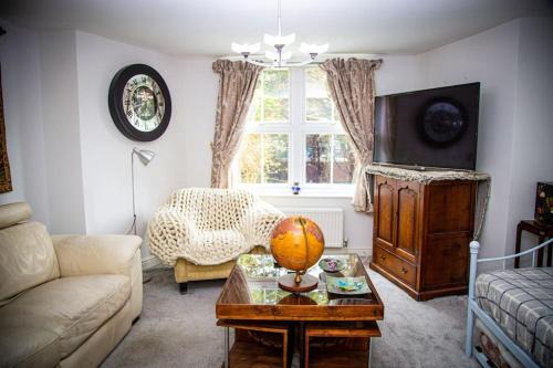 Rochester House | Cosy and Spacious House for 6
