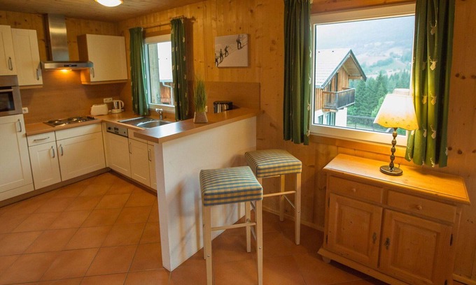 Annaberg im Lammertal House | Cosy apartment in villa for 8 people with pool, WIFI, TV, terrace, pets allowed and parking