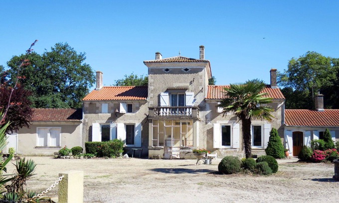 Jau-Dignac-et-Loirac House | Cosy apartment in villa for 5 people with WIFI, TV, terrace and parking
