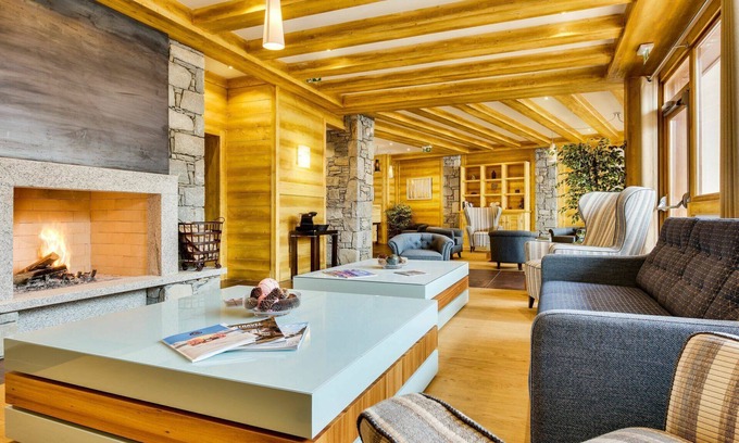Les Carroz-d'Araches Apartment | Cosy apartment for 6 guests with pool, WIFI, hot tub, TV, balcony, pets allowed and parking