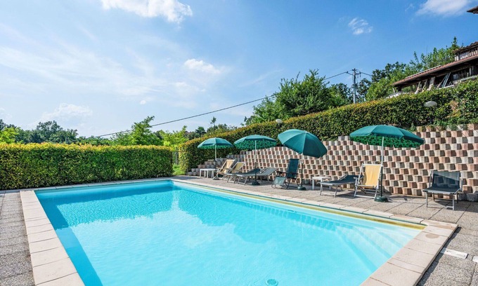 Cortazzone Villa | Cosy apartment in villa for 14 people with pool, WIFI, patio, pets allowed and parking