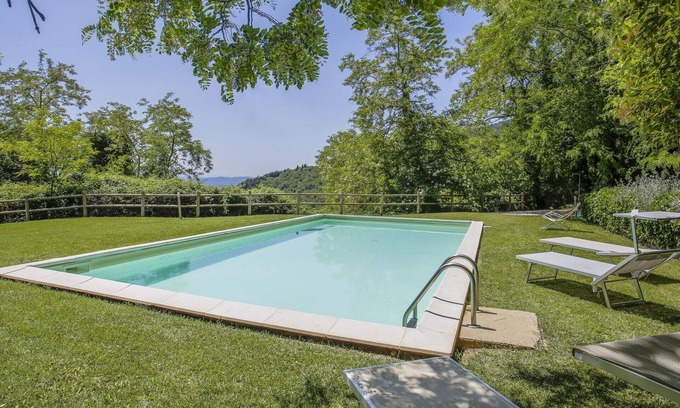 Sesto Fiorentino Villa | Cosy apartment in villa for 3 guests with WIFI, pool, TV, terrace and pets allowed