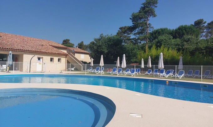 Nans-les-Pins Apartment | Cosy apartment for 6 guests with WIFI, pool, TV, terrace and parking