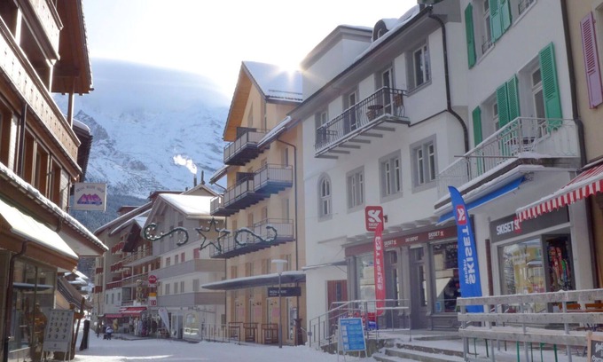 Wengen Apartment | Cosy apartment for 2 people with WIFI, TV and balcony