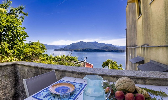 Belgirate Apartment | Cosy apartment for 3 people with WIFI, TV and terrace