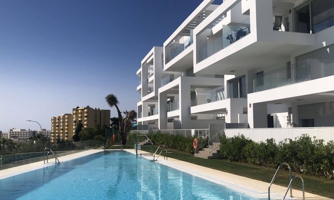 Carihuela Apartment | Cosy apartment for 4 people with pool, WIFI, A/C, TV, terrace and parking