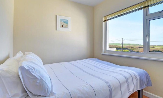 Constantine Bay Apartment | Cosy apartment for 4 guests with WIFI, TV, pets allowed and parking