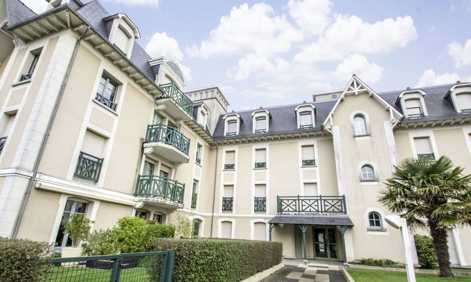 Saint-Igneuc Apartment | Cosy apartment for 4 guests with WIFI, TV, patio and pets allowed