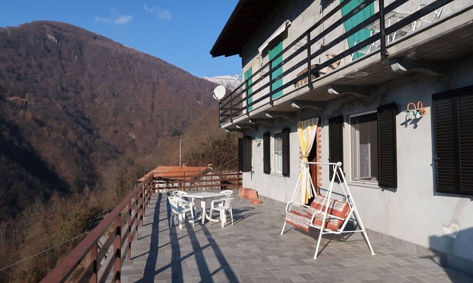 Aurano Apartment | Cosy apartment for 4 guests with TV, terrace, pets allowed and parking